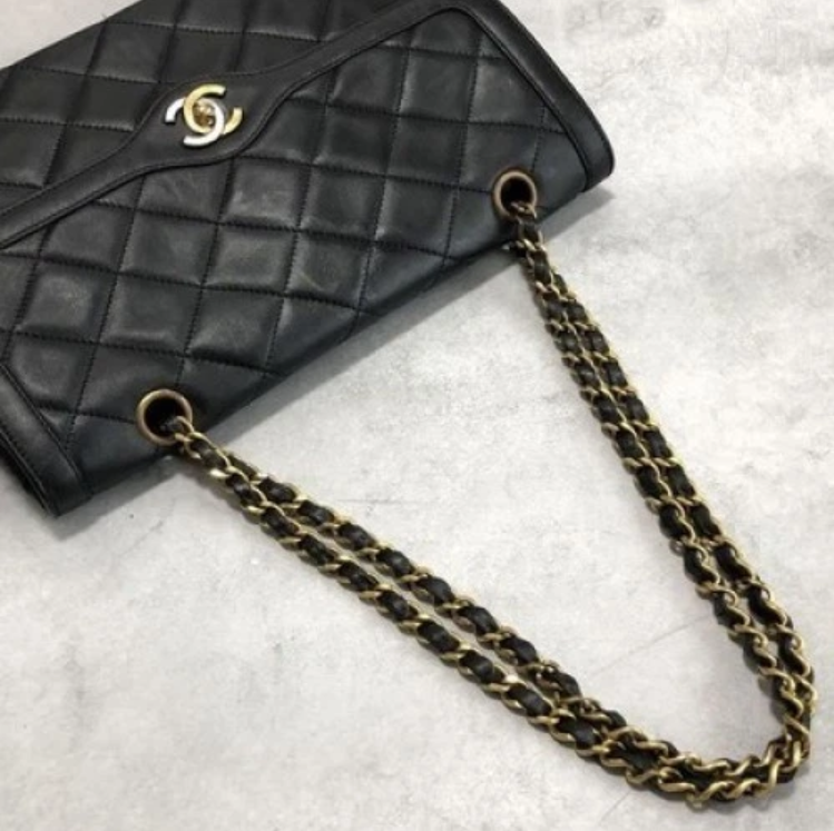 CHANEL CC Paris Matelasse Double Flap Chain Shoulder Bag Leather Black authentic